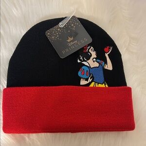 Snow White NWT  Beanie embroidered stitch